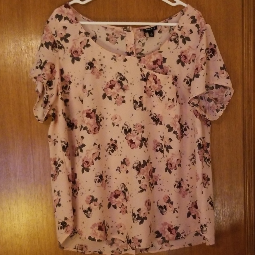 Torrid Size 1 chiffon top.
